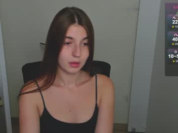 girl
        stacy_cy cam image #4872088