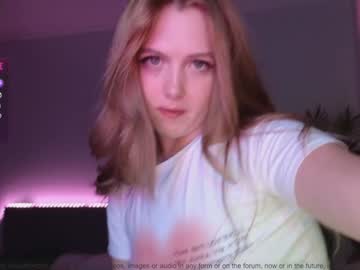 girl
        small_blondee cam image #5018293