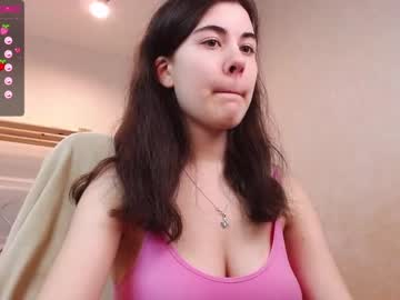 girl
        mila_kimm cam image #948912