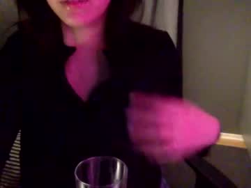girl
        lillyandhertoyy cam image #3386727