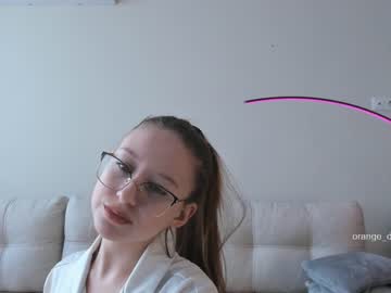 girl
        orange_days cam image #3247572
