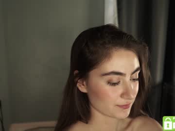 girl
        tessarosse_ cam image #1539652