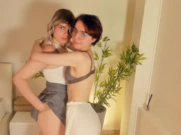 couple
        hoiiy_cute cam image #2214849