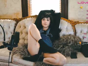 girl
        ingennui cam image #1419569