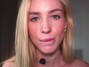 girl
        gold_blond cam image #6717564