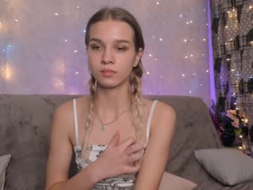 girl
        sharonmorgans cam image #533949