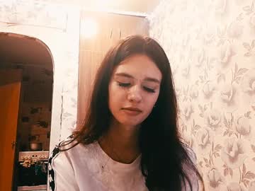 girl
        gladysbanbury cam image #6611952