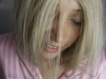 girl
        wendy_daniela cam image #2405227
