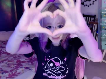girl
        lollyshy__ cam image #5084352