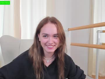 girl
        evi_wow cam image #1952653