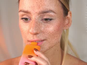 girl
        artease cam image #2968754