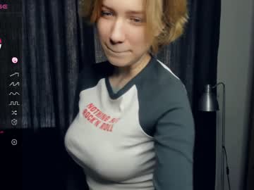girl
        kristi_moss cam image #2803569