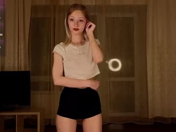 girl
        lynettedendy cam image #6878579
