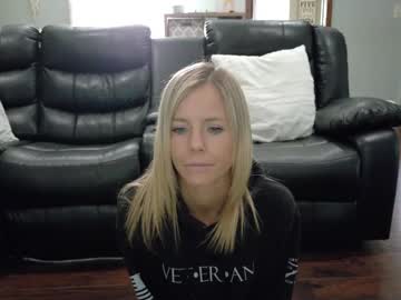 girl
        armyvet1991 cam image #6618410
