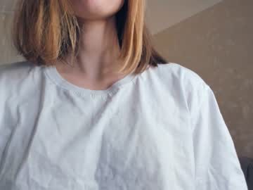 girl
        gummy_rabbit cam image #3797013