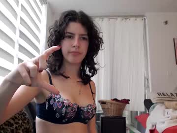 girl
        frenchava cam image #1606771