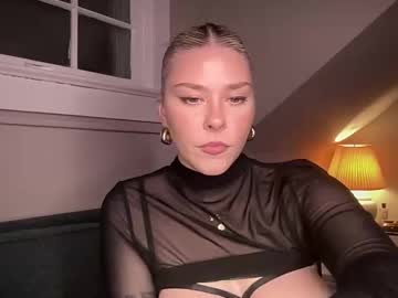 girl
        novavangogh cam image #5056470