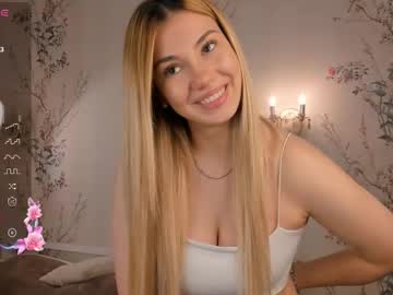 girl
        loraalvey cam image #5059735