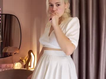 girl
        winniewest_ cam image #5598064