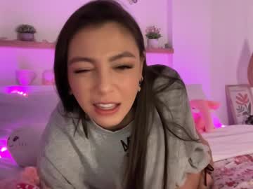 girl
        keirasworld cam image #6801200