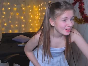 girl
        kylie_mine cam image #358238