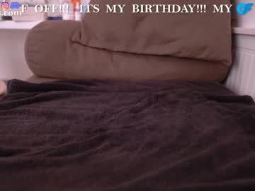 girl
        serareads cam image #6533973