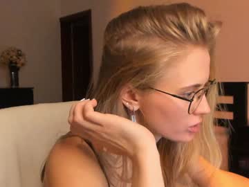 girl
        linellali cam image #199233
