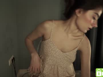girl
        tessarosse_ cam image #1540197