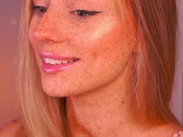 girl
        artease cam image #562134