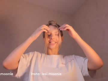 girl
        lesi_moonie cam image #4215493