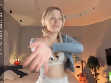 girl
        margarethowell cam image #5230015
