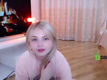 girl
        shy_blondiee cam image #895844