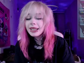 girl
        lollyshy__ cam image #5952400
