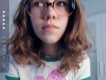 girl
        maureenbruster cam image #3928718