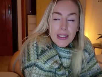 girl
        christinasiemone cam image #5501150
