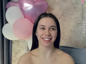 girl
        gilliancrafts cam image #6263886