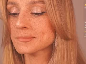 girl
        artease cam image #6287854