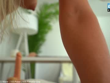 girl
        emanterces cam image #2221970