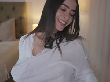 girl
        emyii cam image #6484428