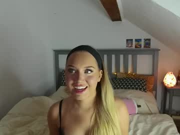 girl
        vicidreamm cam image #6102771