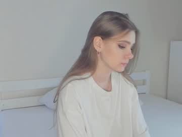 girl
        arky_b1y cam image #2745057