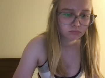 girl
        skylar801 cam image #1220214
