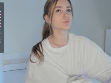 girl
        arky_b1y cam image #2701452