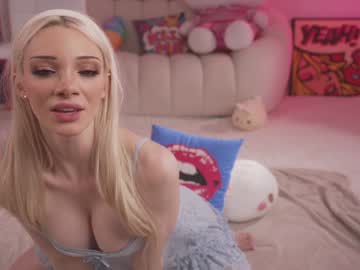 girl
        bunnydollstella cam image #6427137