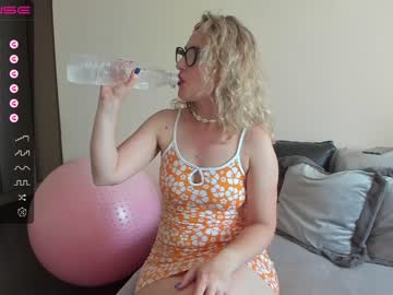 girl
        emilymilf__ cam image #2005358