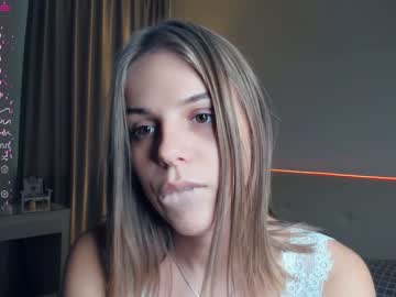 girl
        erline_may cam image #3995868