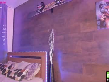 girl
        yolandabertha cam image #1139970