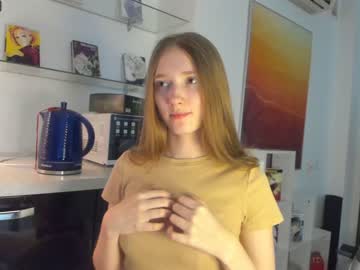 girl
        mysat cam image #3236776