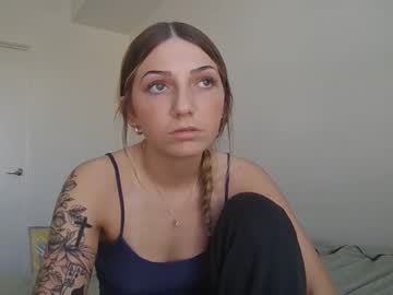 girl
        emiefox2 cam image #6686233