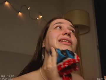 girl
        heylixie_ cam image #6910995